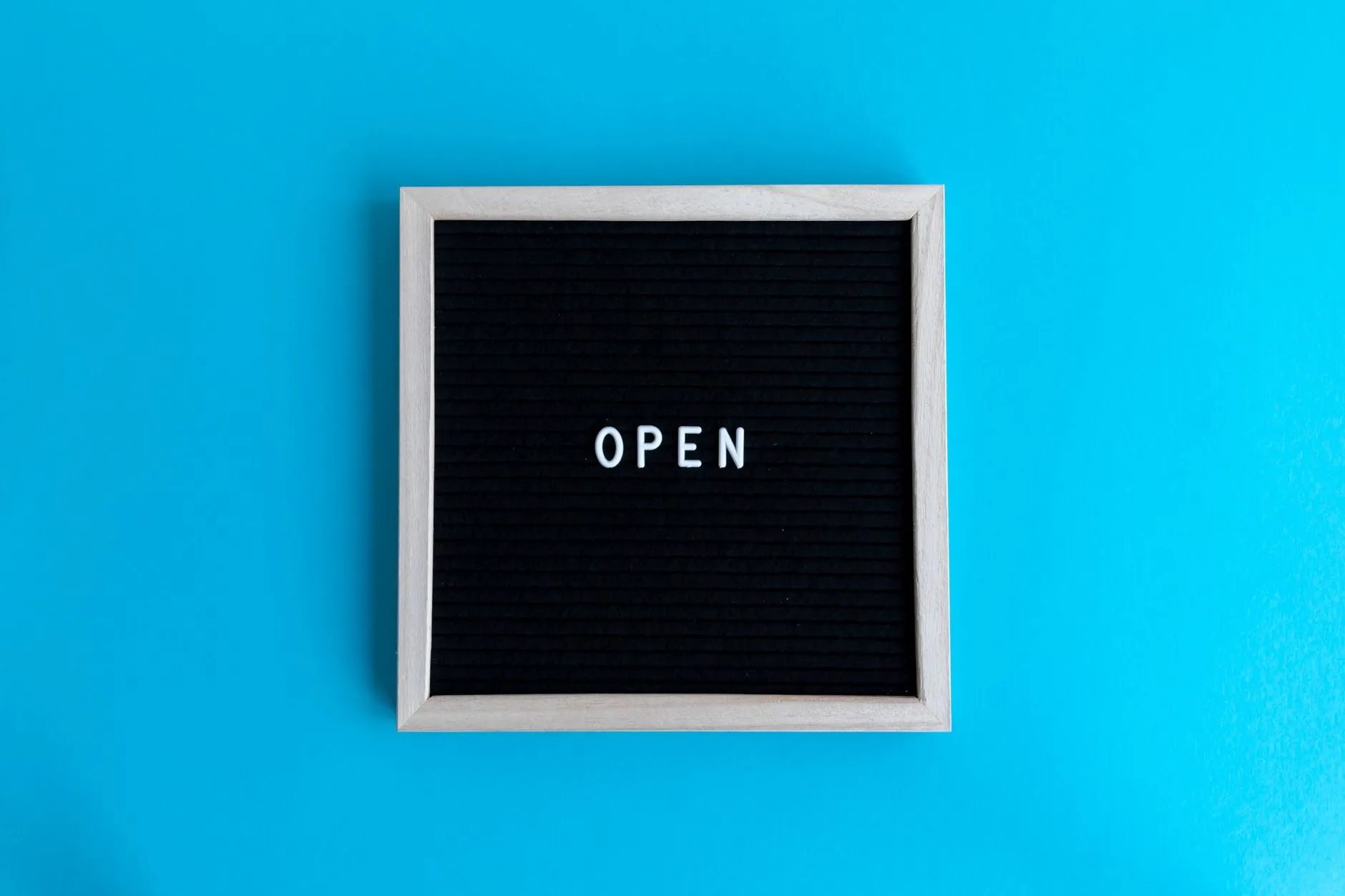 居家拖鞋防滑性能评测：浴室拖鞋安全标准解读